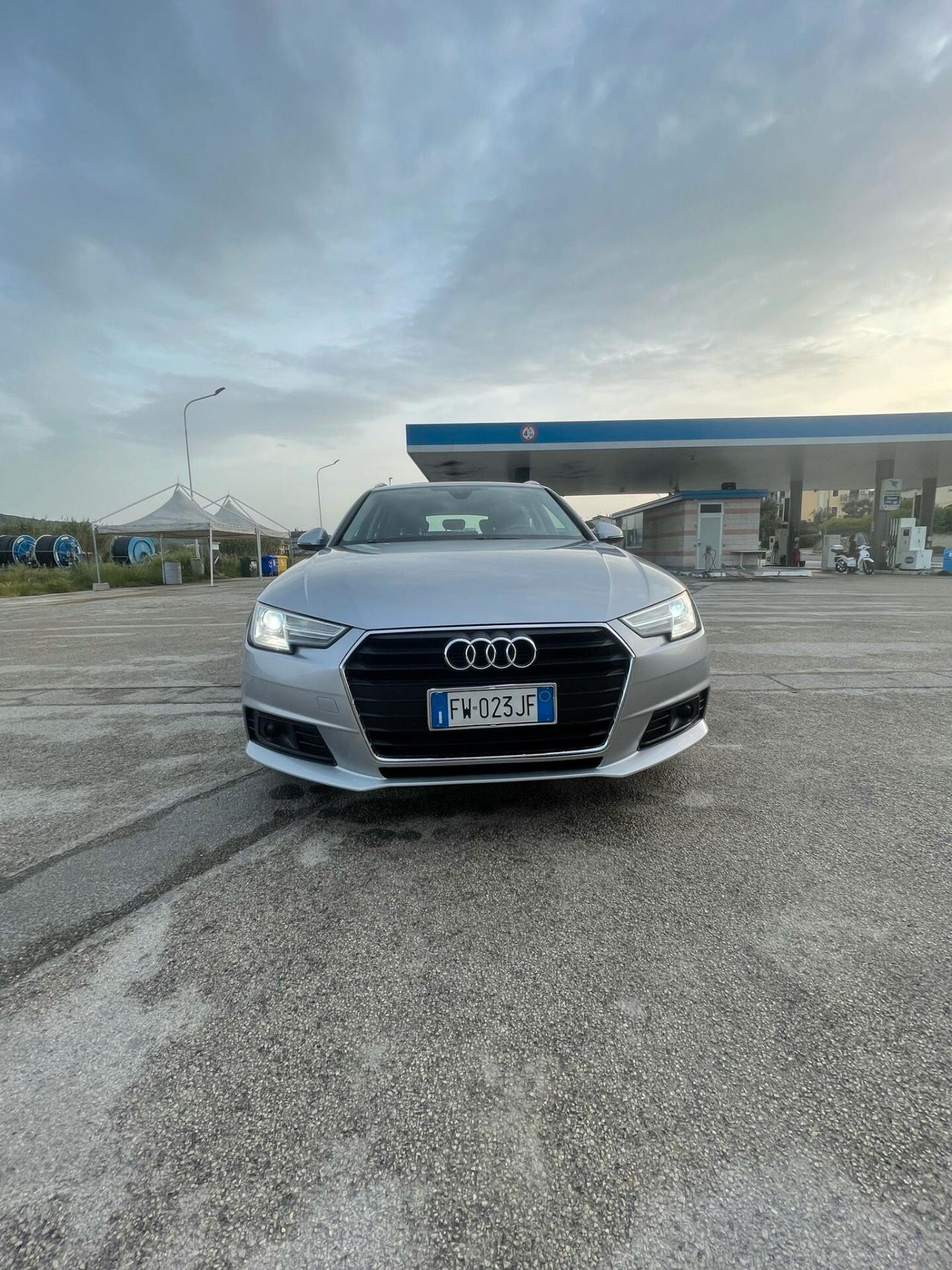 Audi A4 Avant 35 TDI 2.0 150 cv S-tronic S-line edition. Full optional