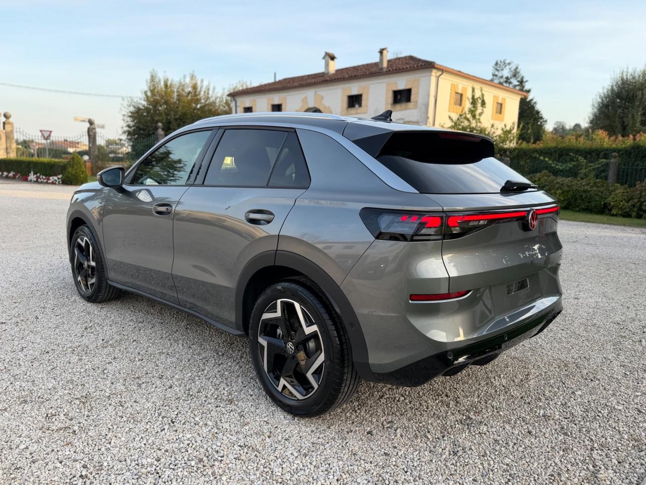Volkswagen T-Roc 1.5 eTSI ACT 150 CV DSG R-Line