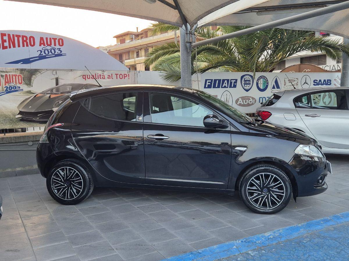 LANCIA - Ypsilon - 1.2 69 CV 5p. GPL Ecochic Gold