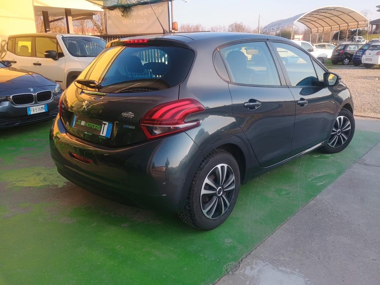 PEUGEOT 208 NEOPATENTATI