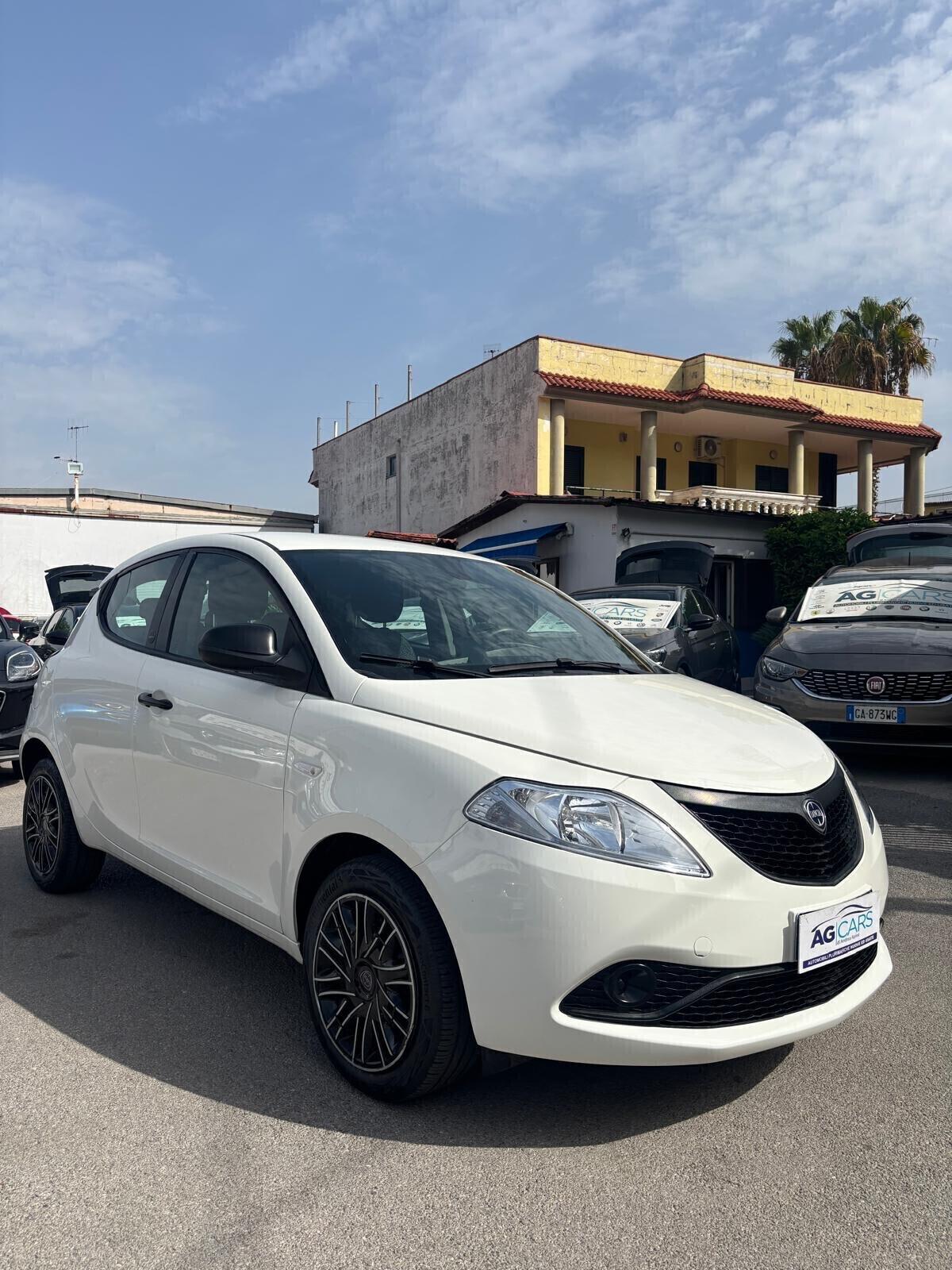 Lancia Ypsilon 1.0 FireFly 5 porte S&S Hybrid Ecochic Gold