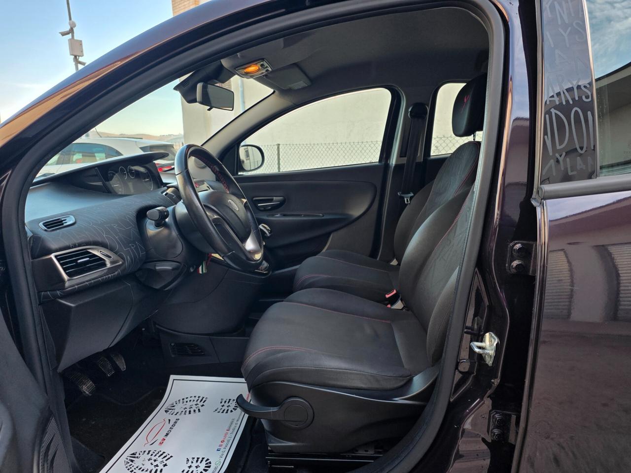 Lancia Ypsilon 0.9 TwinAir 85 CV 5 porte Metano Ecochic Elefantino