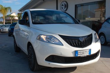 Lancia Ypsilon 1.0 firefly 70CV hybrid Oro S&S Uff Italy USB