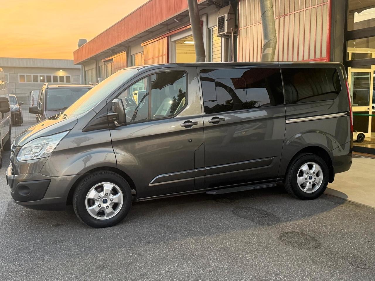 Ford Tourneo Custom 310 2.0 TDCi 170CV automatico 9 posti