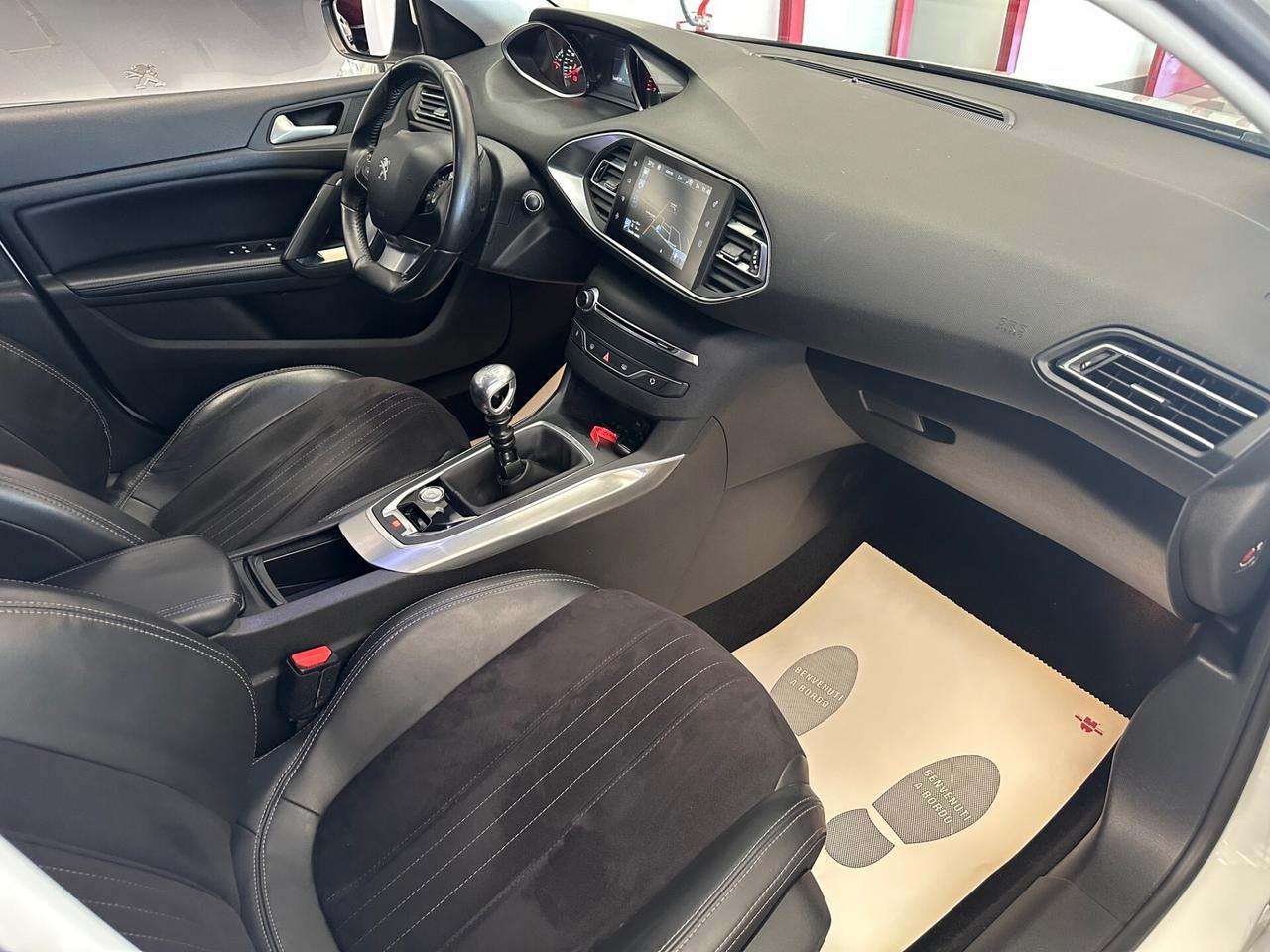 Peugeot 308 PureTech Turbo 130 S&S SW Allure