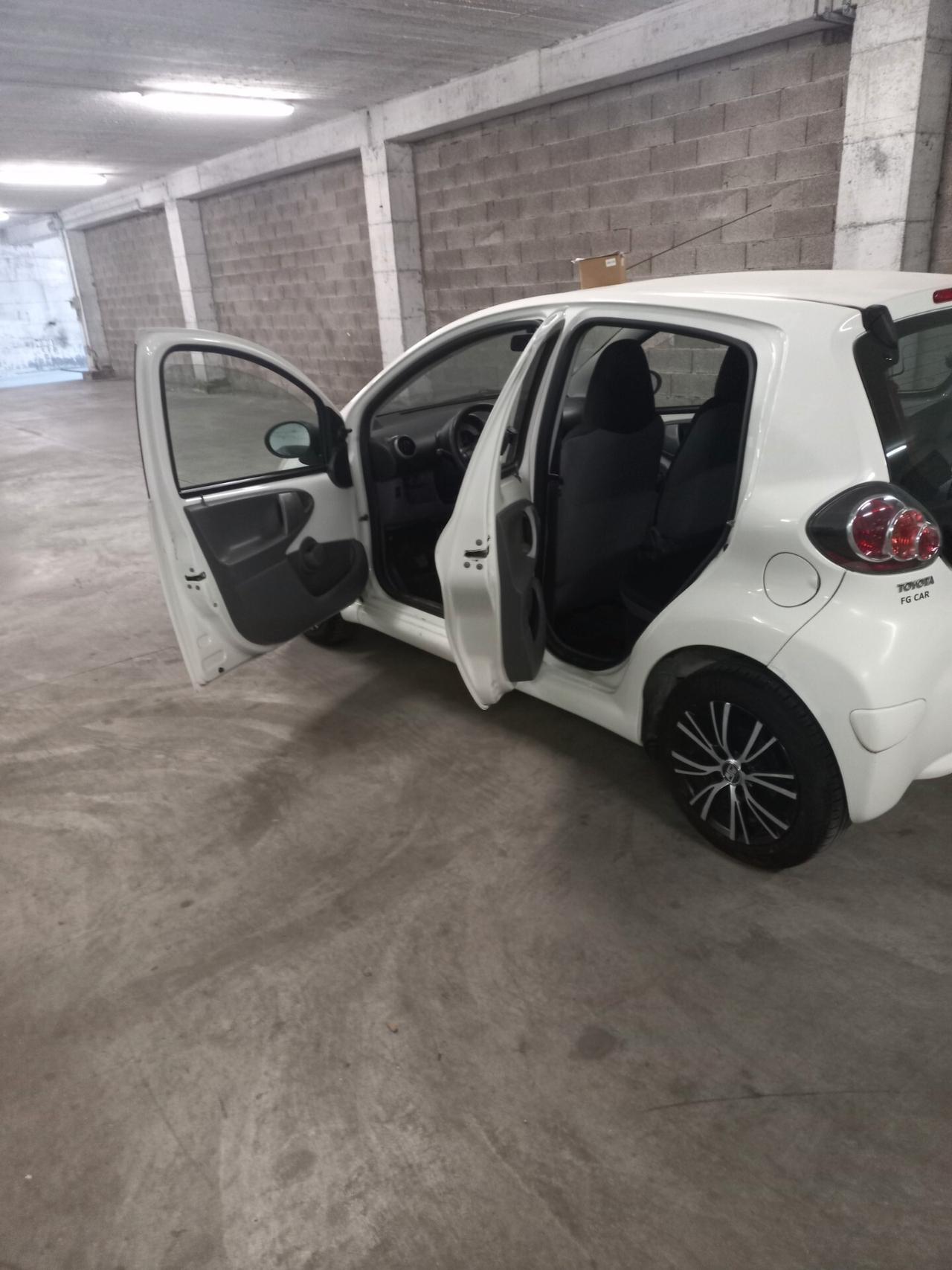 Toyota Aygo 1.0 12V VVT-i 5 porte Deep Ocean Connect