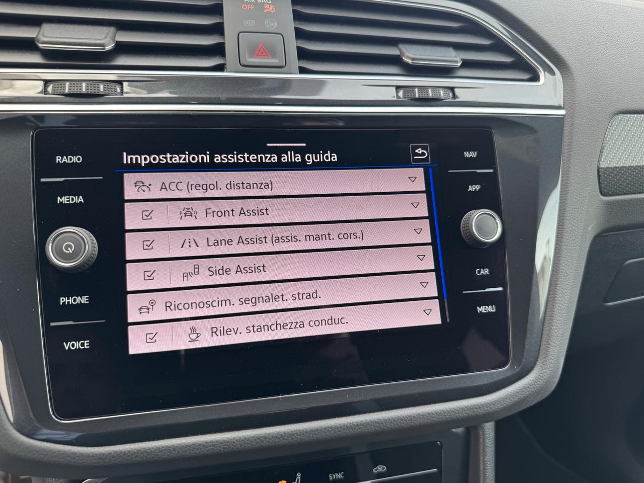 Volkswagen Tiguan 2.0 tdi R-Line 150cv DSG + Fari Matrix Service VW