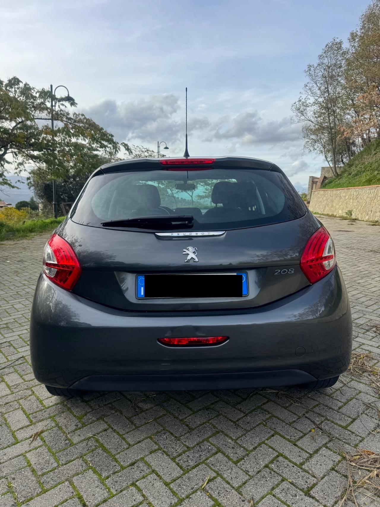 Peugeot 208 1.4 HDi 68Cv 2015