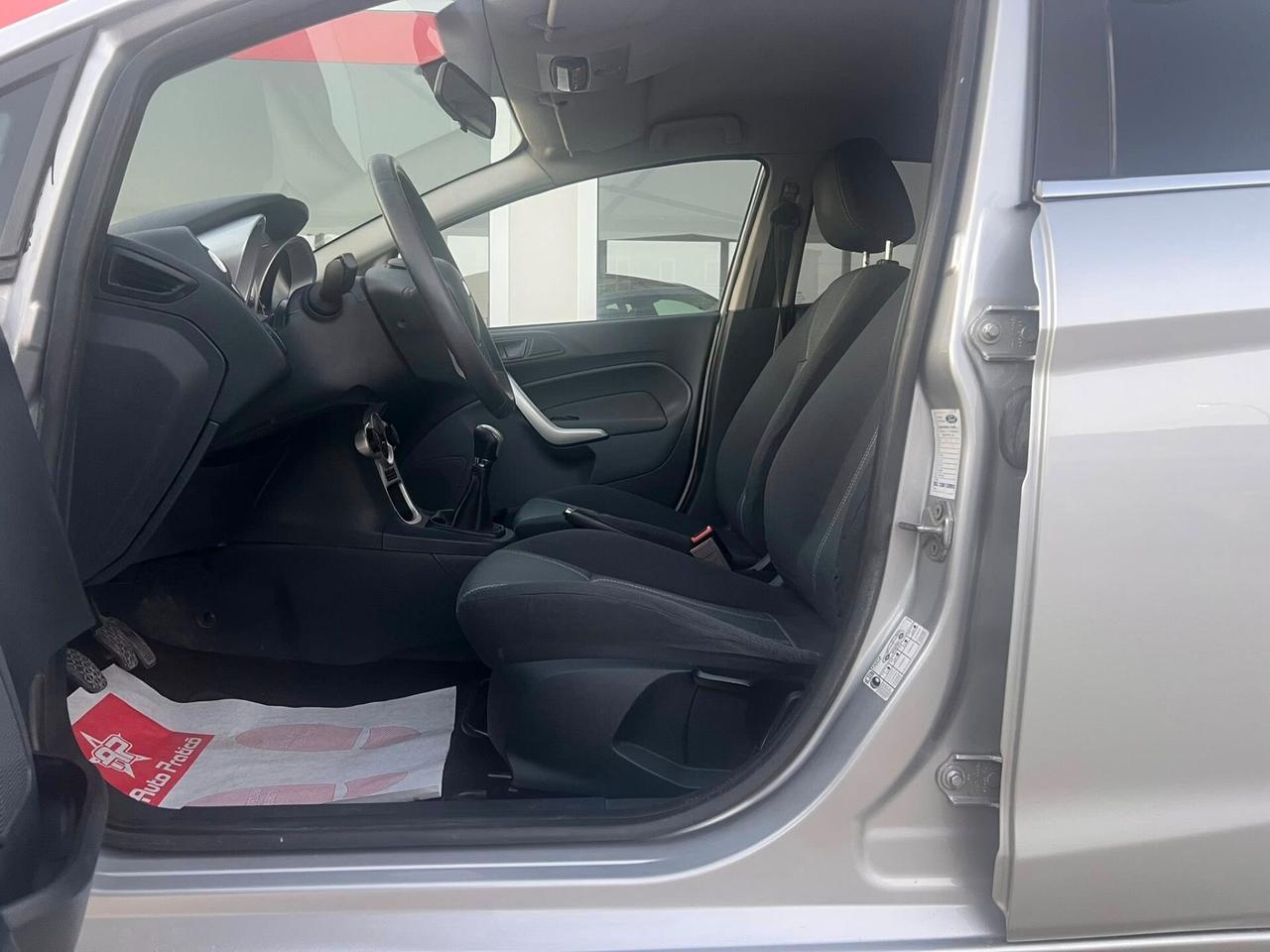 Ford Fiesta 1.4 TDCi 68CV 5 porte Titanium