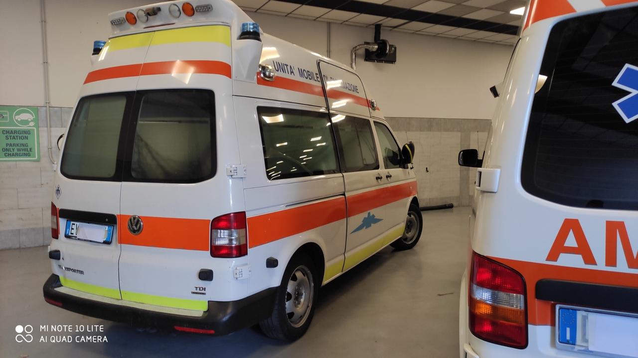 AMBULANZA VOLKSWAGEN 4X4 TRANSPORTER 2014/2006