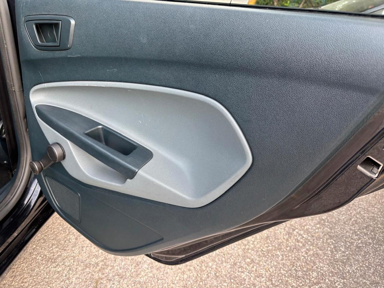 Ford Fiesta 1.4 5 porte GPL Titanium OK Neopatentati