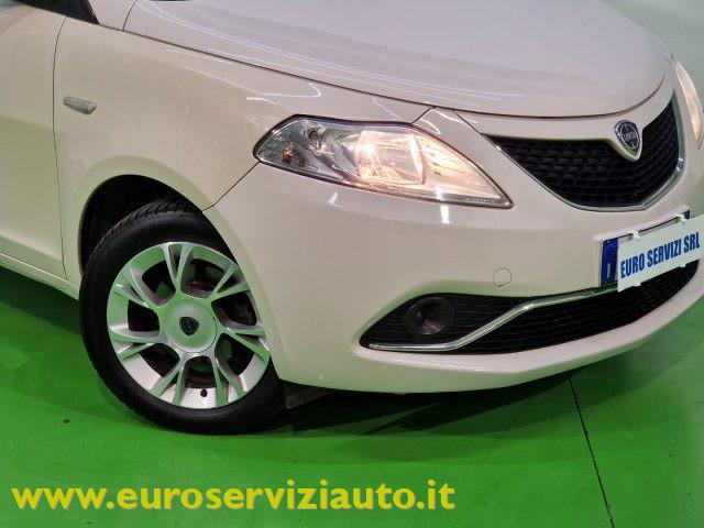 LANCIA Ypsilon 1.2 69 CV 5 porte Platinum