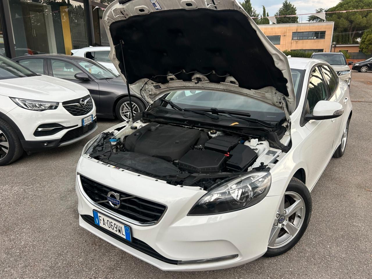 " UNA BOMBA " Volvo V40 2.0 D2 Momentum