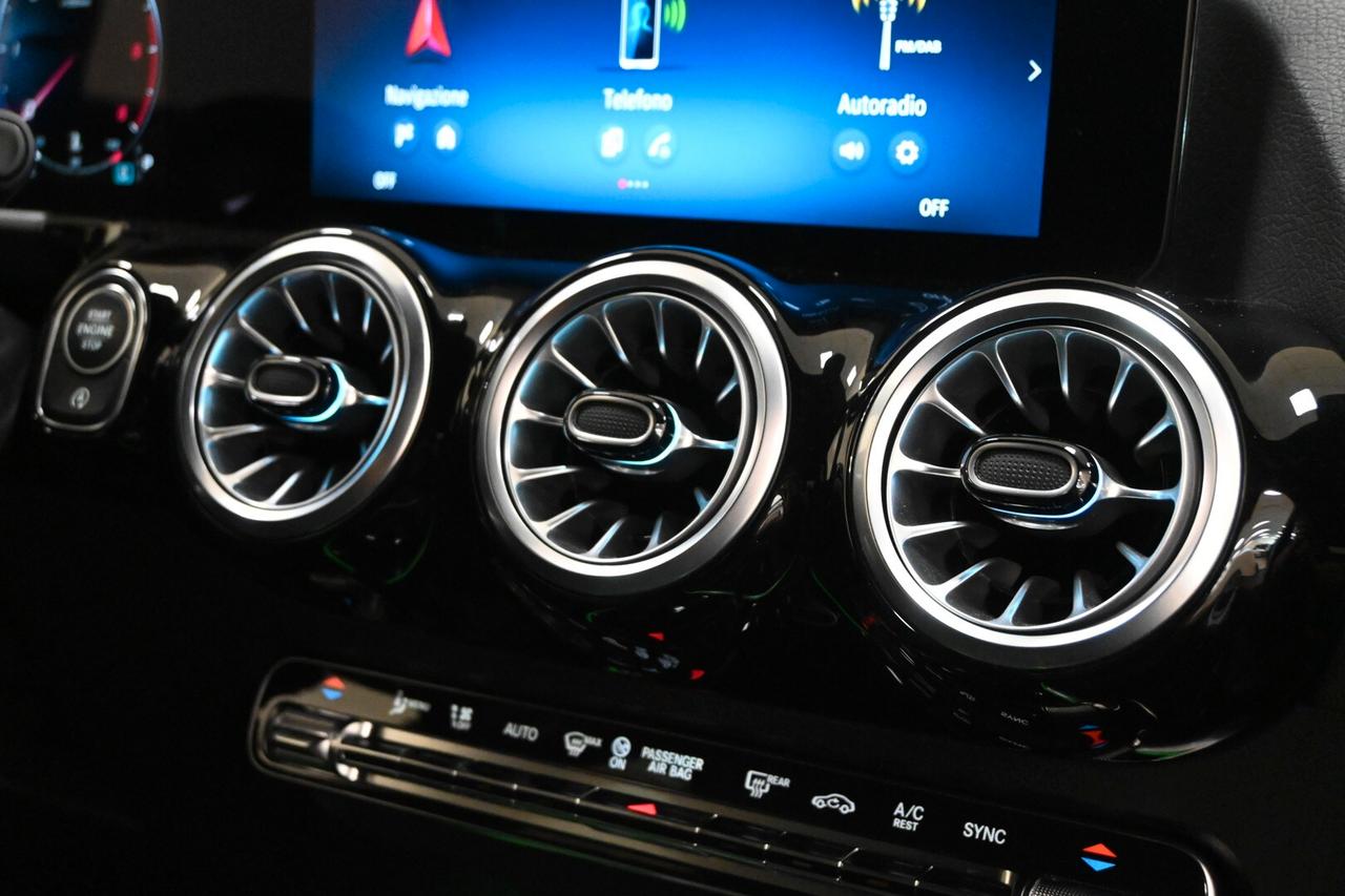 MERCEDES GLA (H247) GLA 180 d Automati...