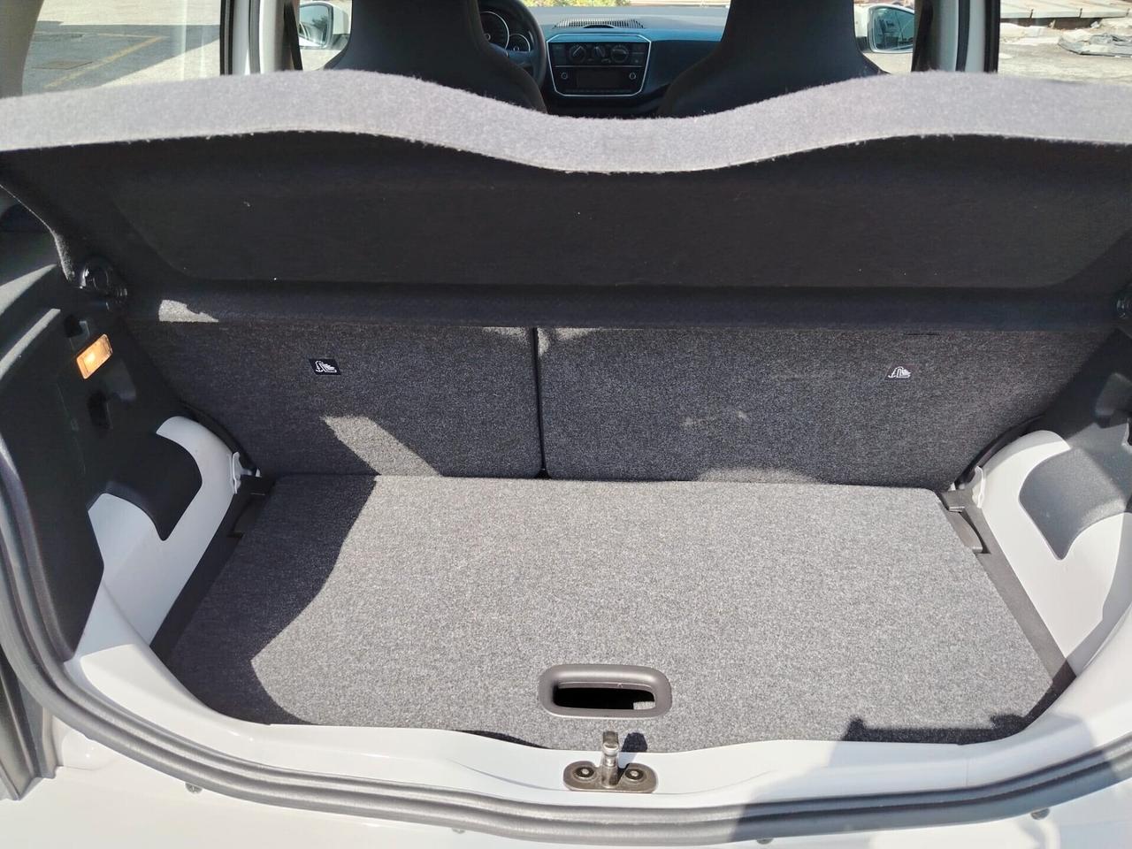 Volkswagen up! 1.0 move BlueMotion offerta del mese
