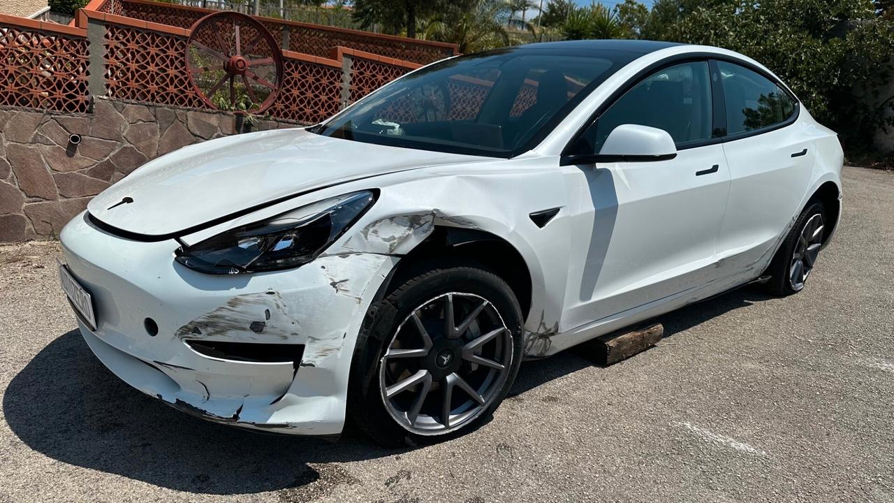 Tesla Model 3 RWD (incidentata)