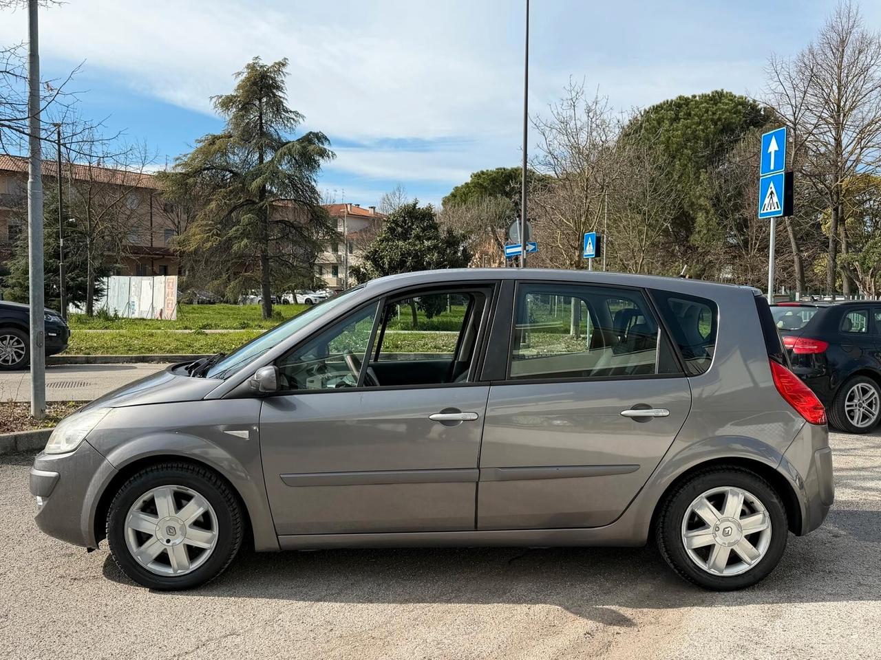 Renault Scenic Grand Scénic 1.6 16V GPL Serie Speciale PlayStation Portable