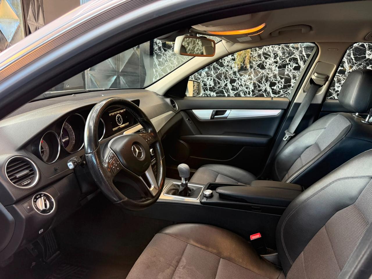Mercedes-benz C 220 CDI BlueEFFICIENCY Avantgarde