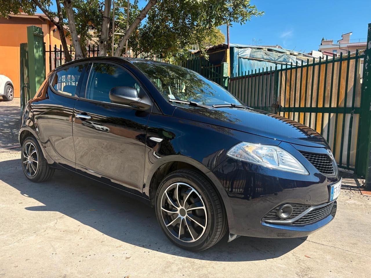 Lancia Ypsilon 1.2 69 CV neopatentati