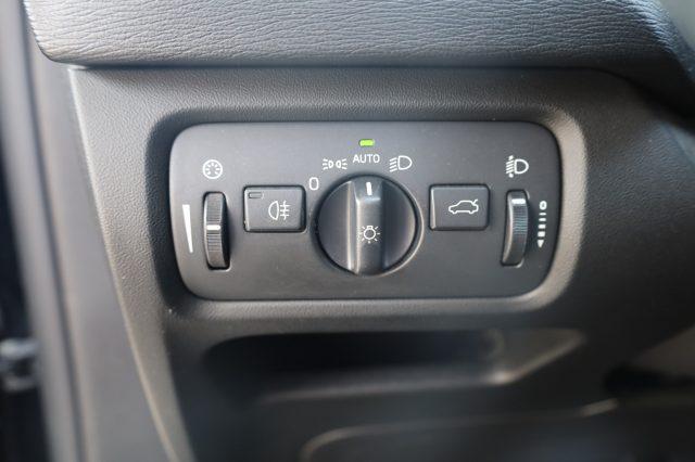 VOLVO V40 D2 2.0d UniPropietario Tagliandata per NEOPATENTAT