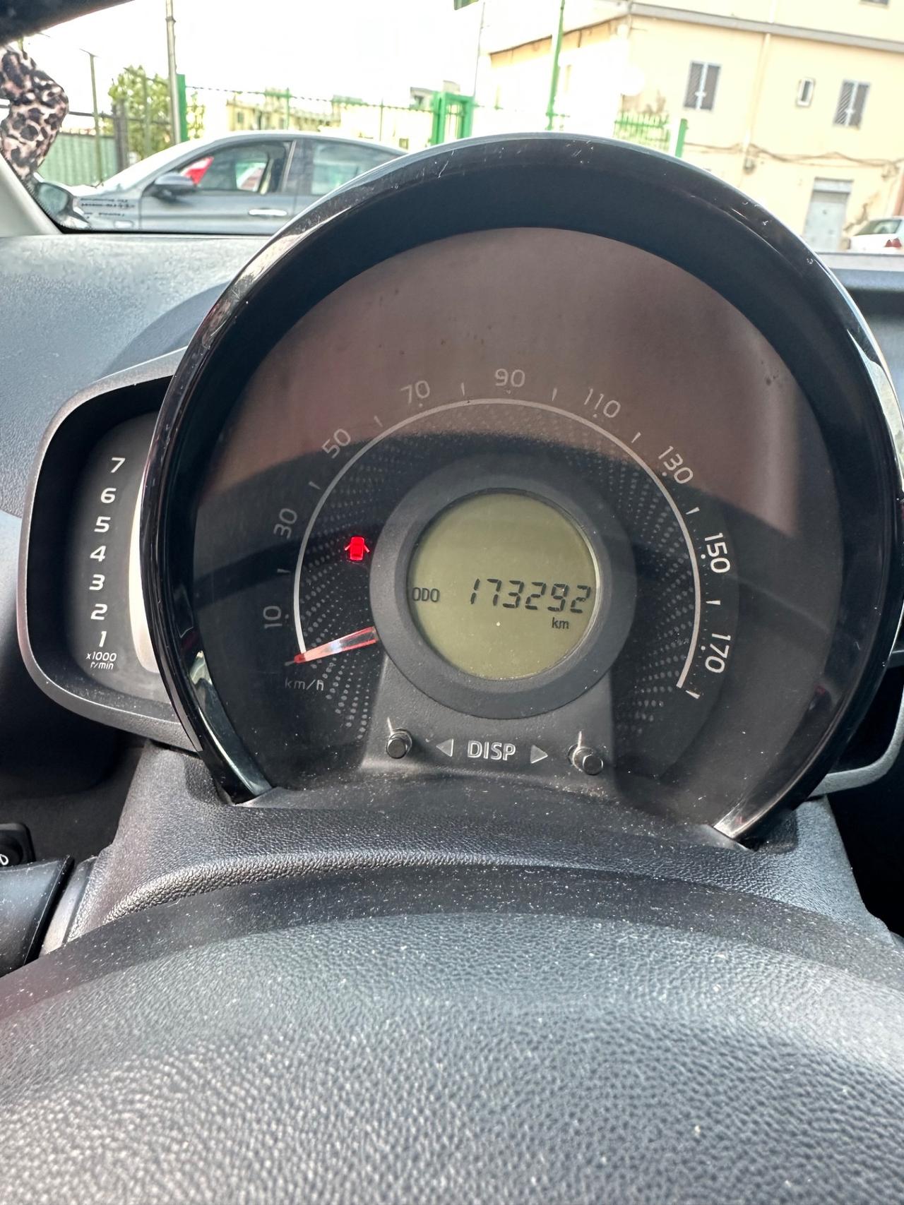 Toyota Aygo 1.0 VVT-i 72 CV 5 porte x-play MMT