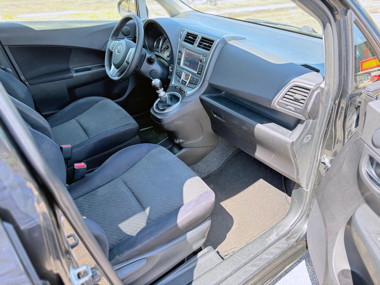 Toyota Verso-S 1.3 benzina 100cv neopatentati - 2011