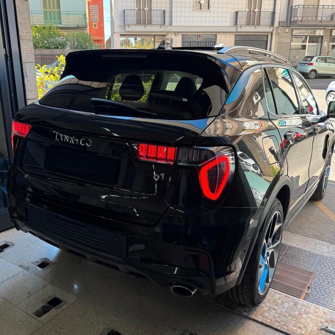 Lynk&co 01 PHEV 261cv More