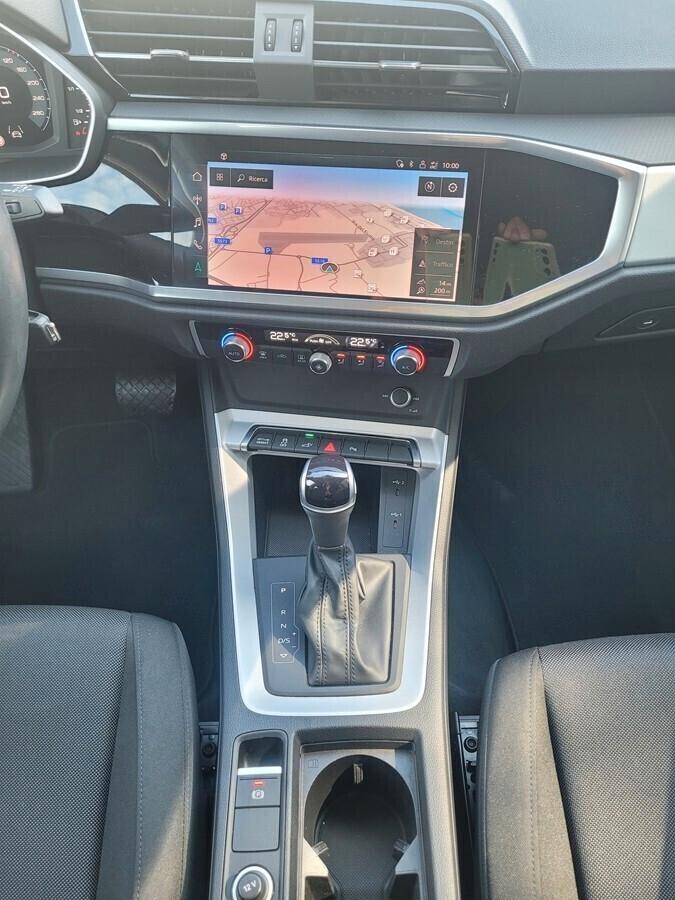 Audi Q3 45 TFSI e S tronic Business