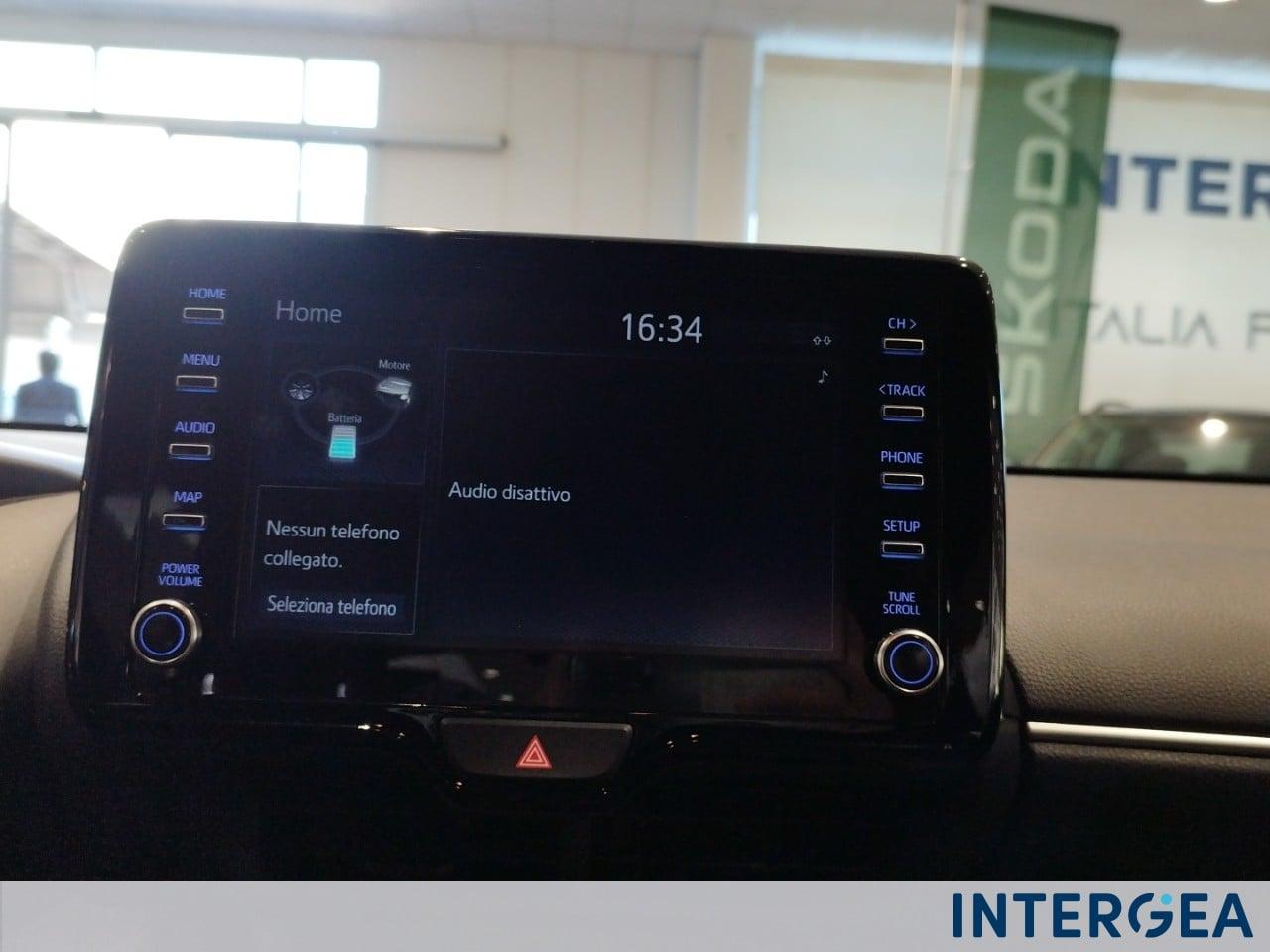 TOYOTA Yaris 1.5h Lounge