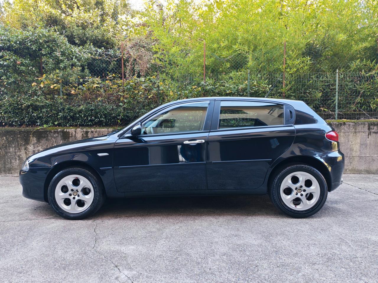 Alfa Romeo 147 1.6 BENZINA 105cv / 30.700km / Unipro