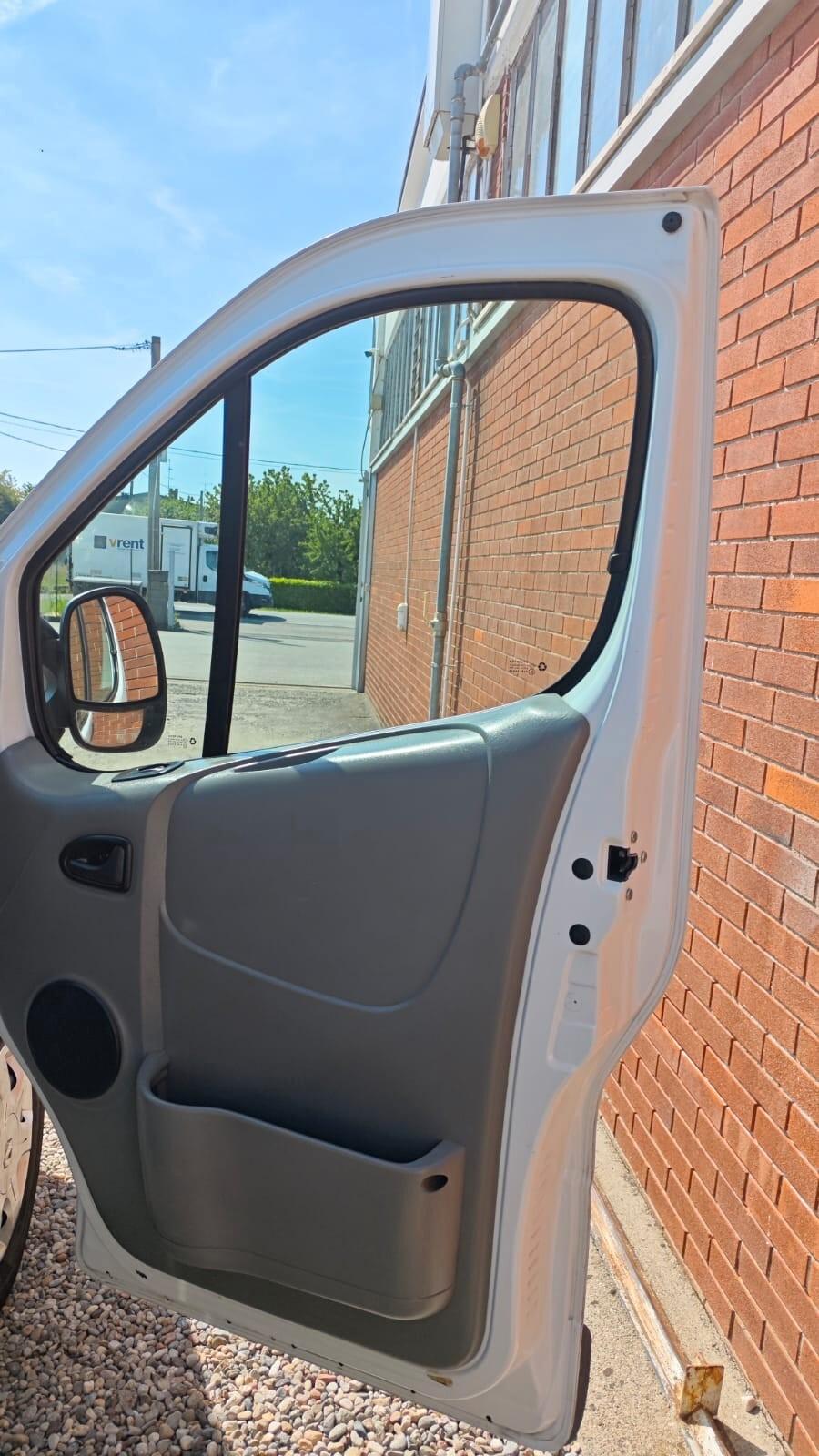 Renault Trafic T27 2.0 dCi/115 PC-TN Furgone DPF L1H1