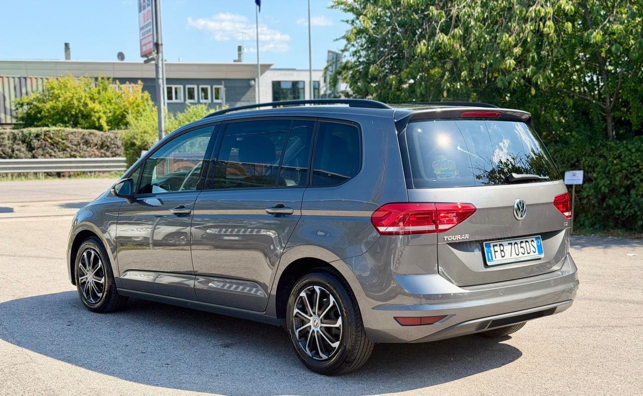 Volkswagen Touran 2016 1.6 TDI 7 posti OK NEOPATENTATI ! ! !