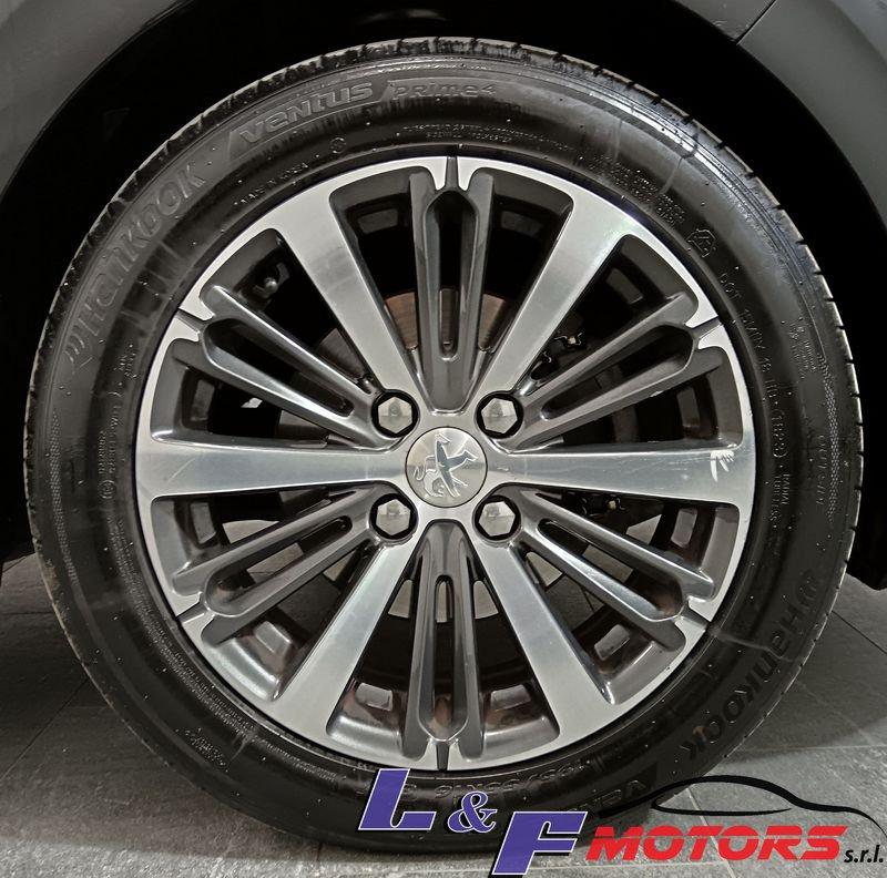 Peugeot 208 1.2 BENZ. ALLURE 5 P