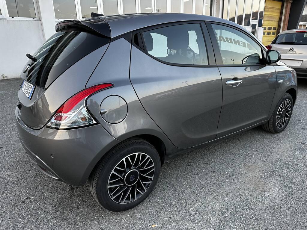 Lancia Ypsilon 1.0 FireFly Hybrid Platino