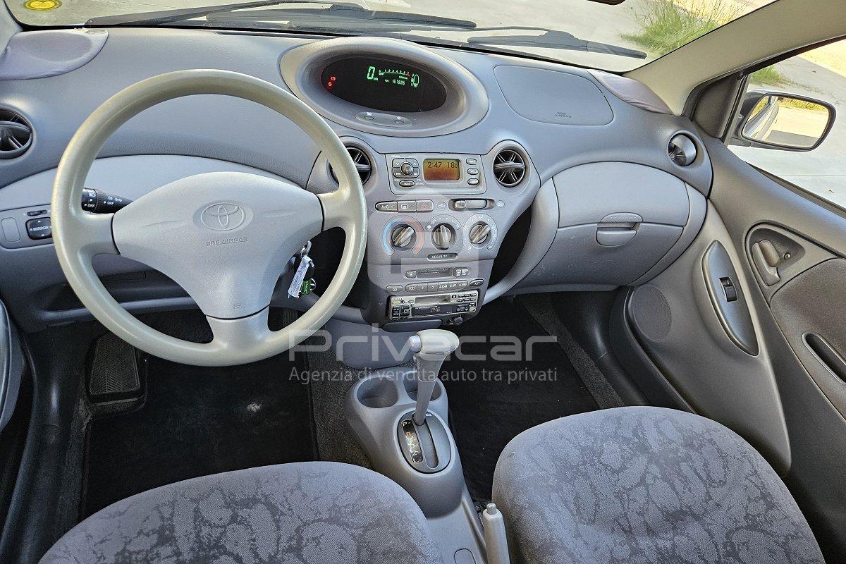TOYOTA Yaris 1.3i 16V cat 5 porte aut. Sol