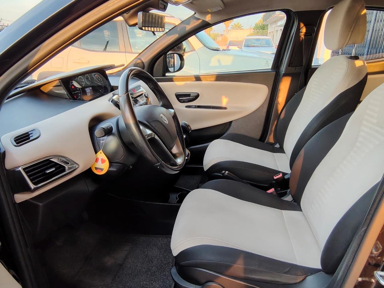 Lancia Ypsilon 1.2 69 CV 5 porte S&S Platinum