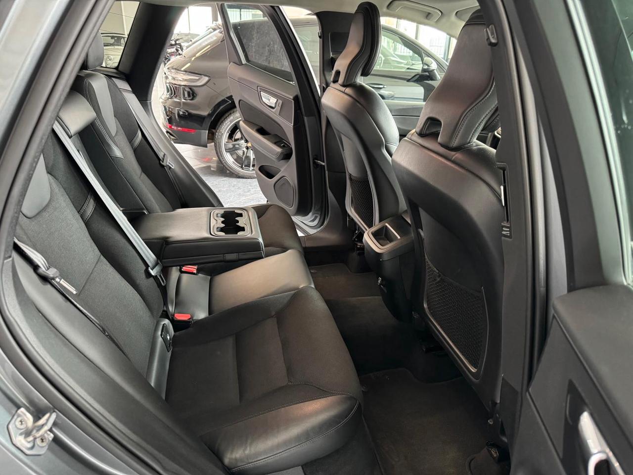 Volvo XC60 2.0 d4 190cv Awd Momentum Cockpit Full