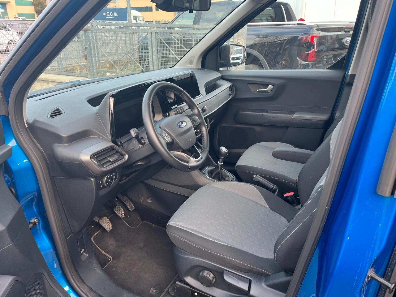 Ford Tourneo Courier 1.0 EcoBoost Titanium