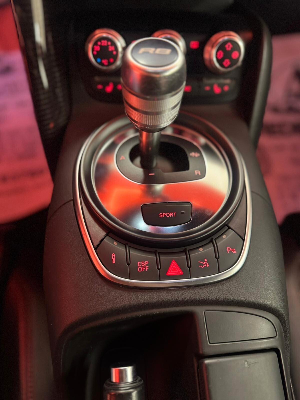 Audi R8 4.2 V8 FSI quattro R tronic