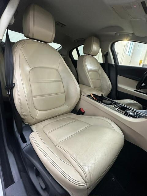 Jaguar XE 2.0 D 180 CV AWD aut. R-Sport