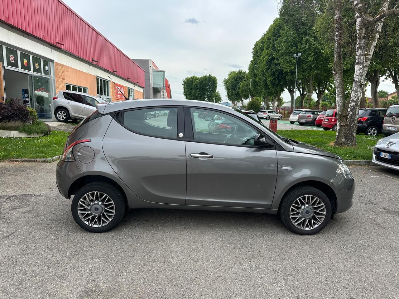 Lancia Ypsilon 0.9 TwinAir 85 CV 5 porte Metano Ecochic Gold