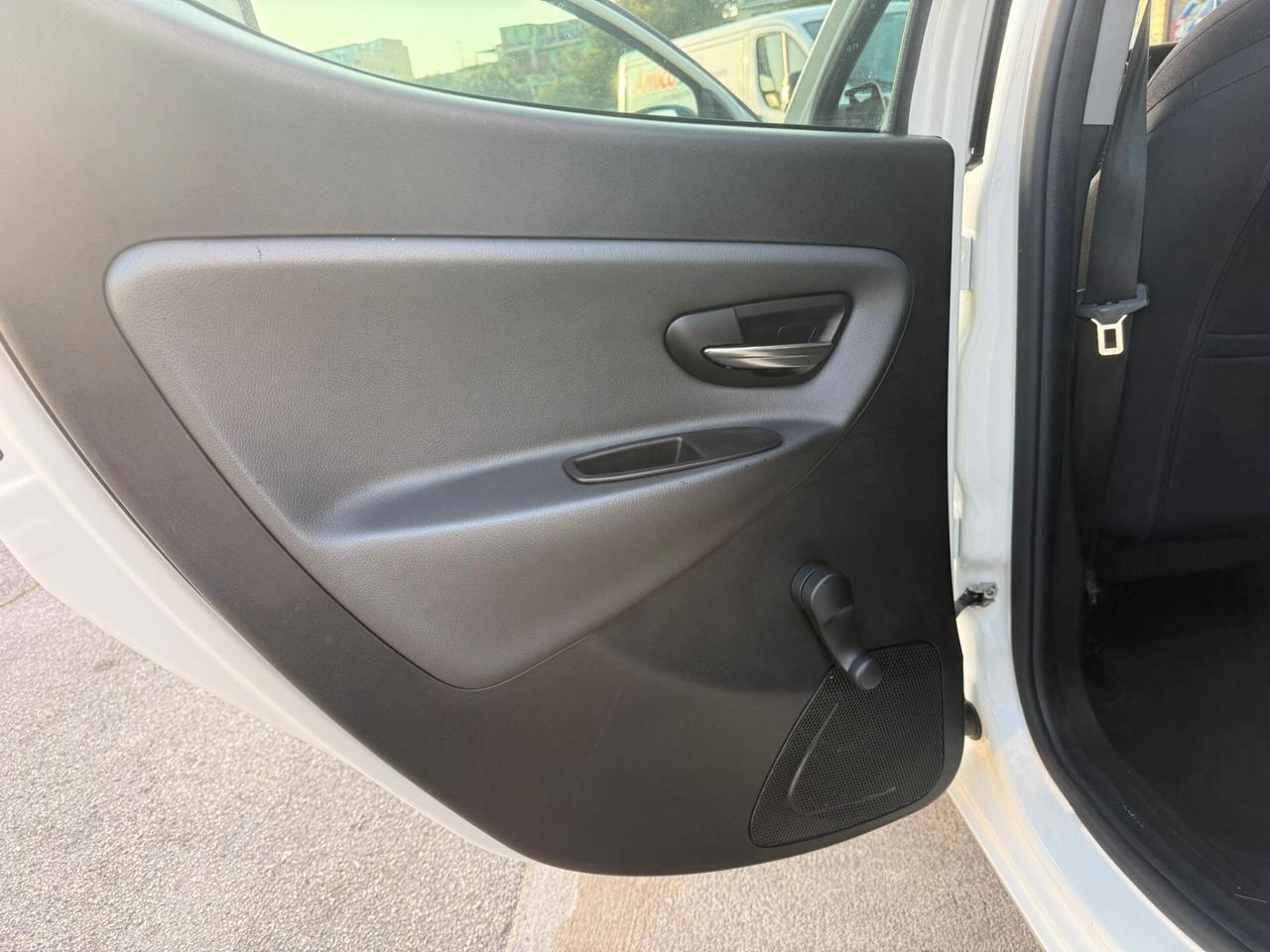 Lancia Ypsilon 0.9 TwinAir METANO 2013