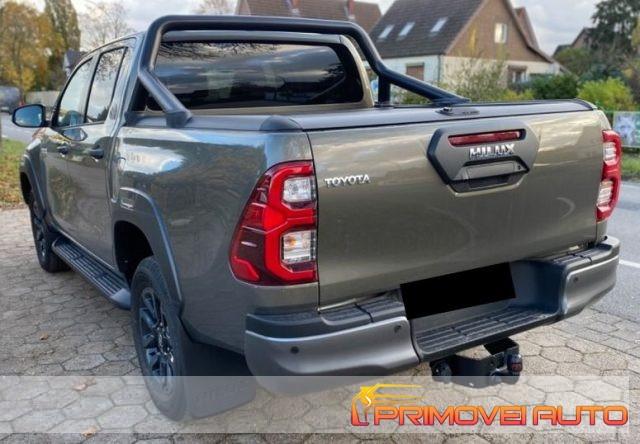 TOYOTA Hilux 2.8 D A/T 4WD 4 porte Double Cab Invincible