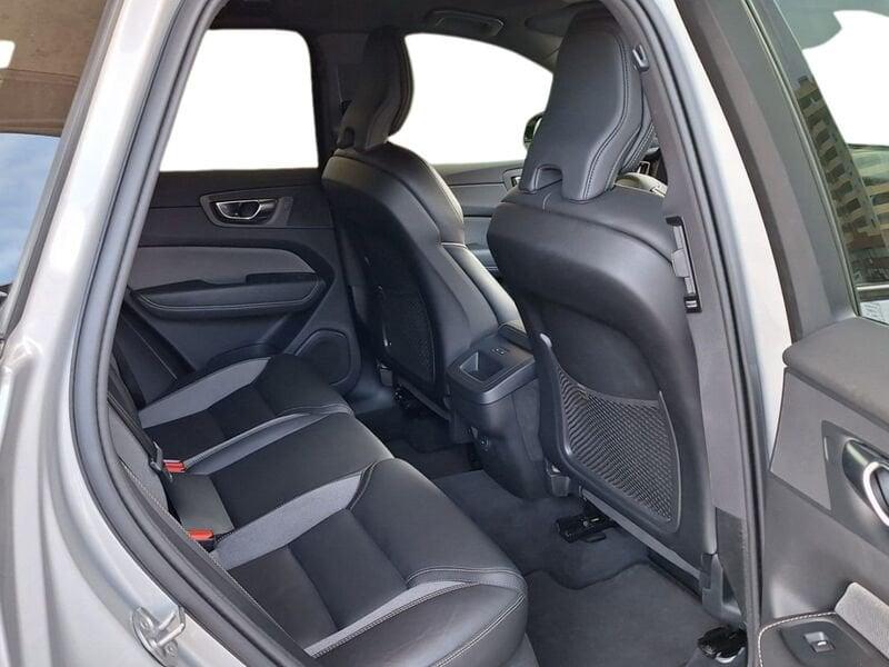 Volvo XC60 B5 250+14 CV AWD Automatica Mild Hybrid Plus Dark