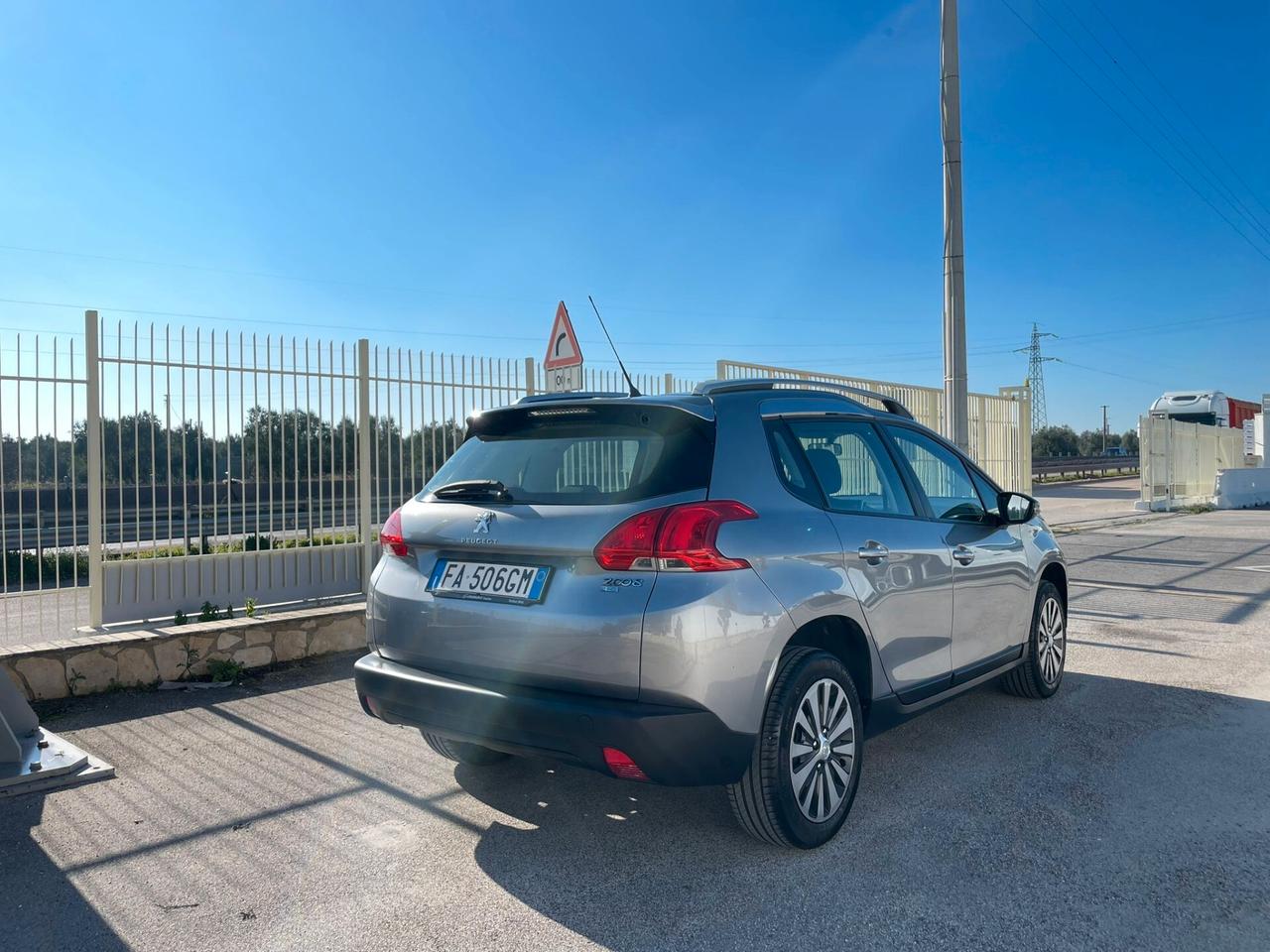 PEUGEOT 2008 BlueHDi 100 S&S Allure