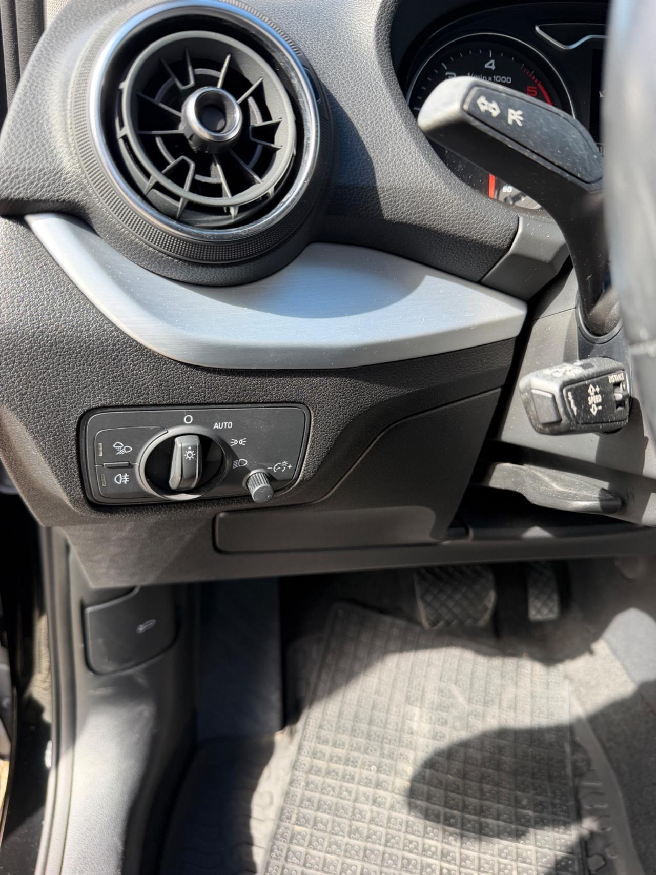 Audi Q2 30 TDI S tronic Identity Black