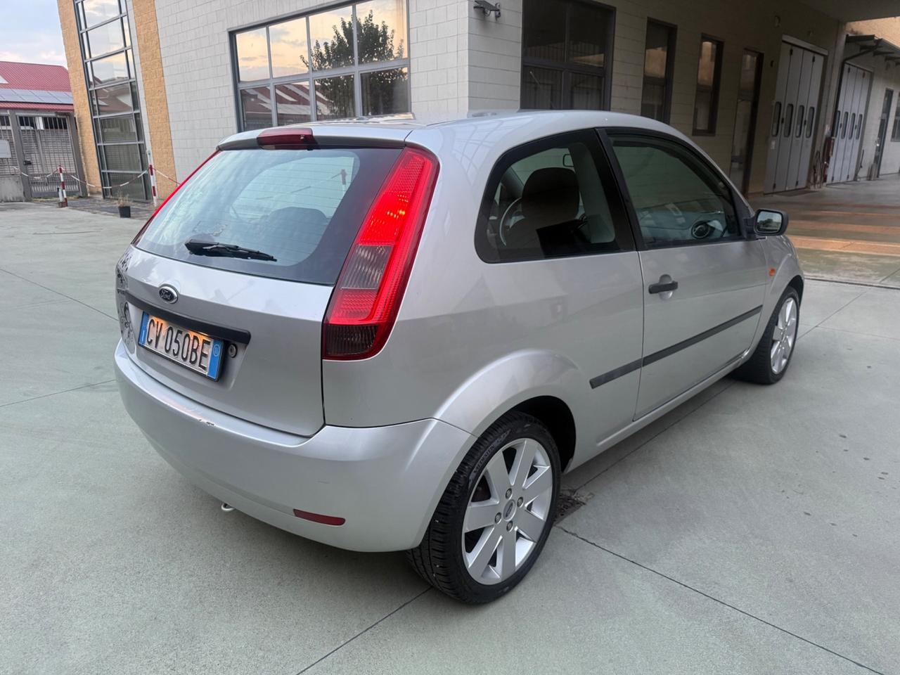 Ford Fiesta 1.2 16V 3p. Ghia