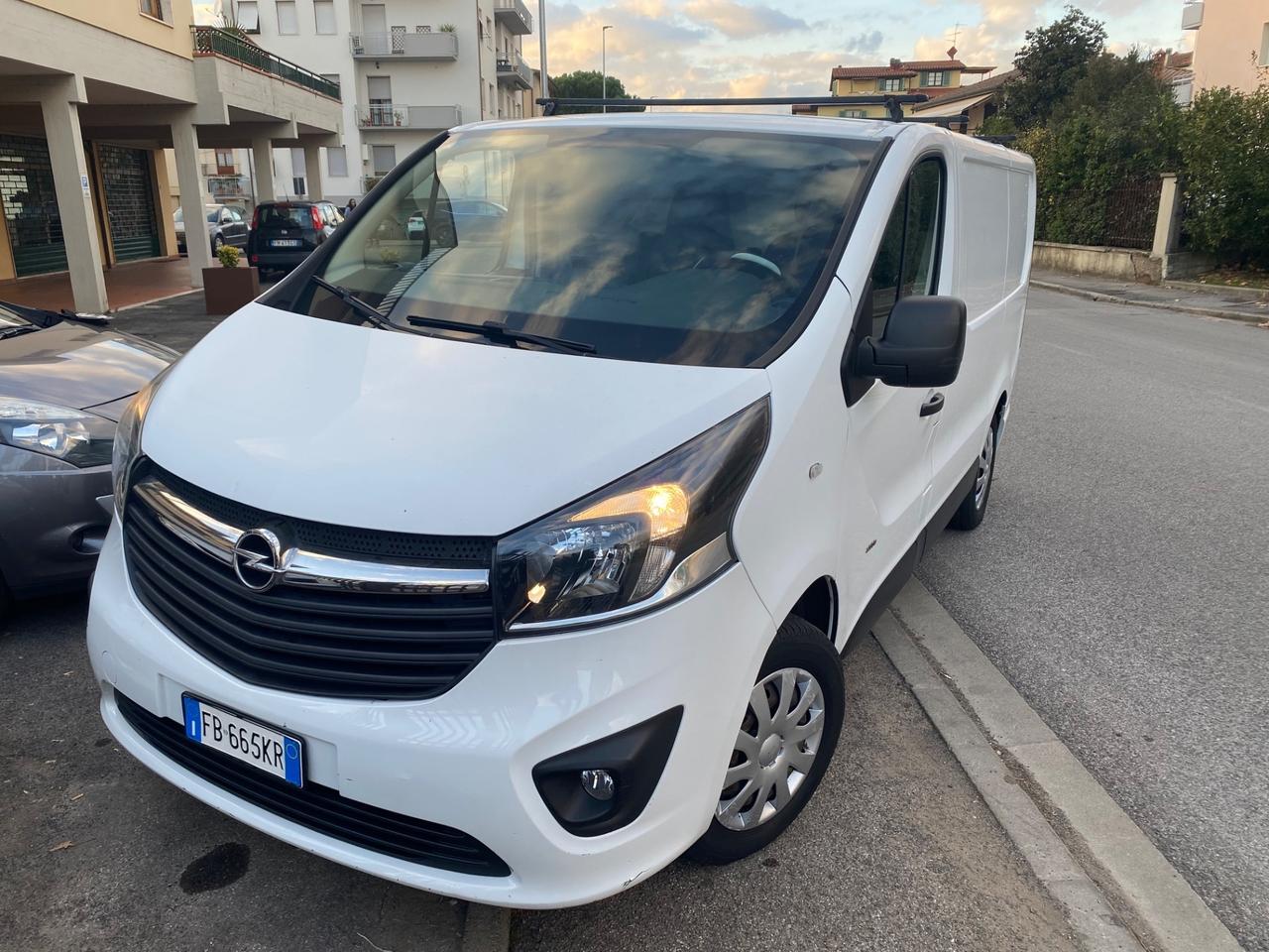 Opel vivaro disel 3 posti