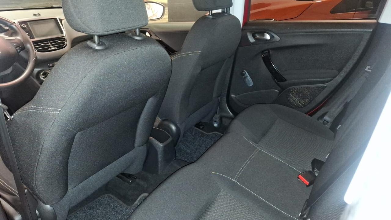 Peugeot 208 PureTech 82 5 porte Allure