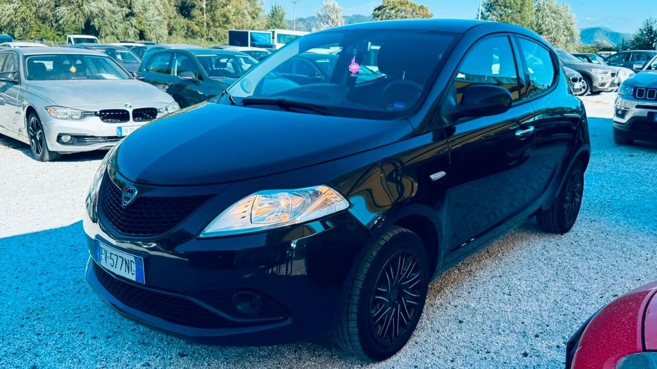 Lancia Ypsilon 1.2 69 CV 5 porte S&S Platinum